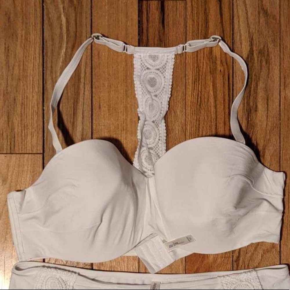 EUC Cacique White Crochet Bikini Top in 44DDD